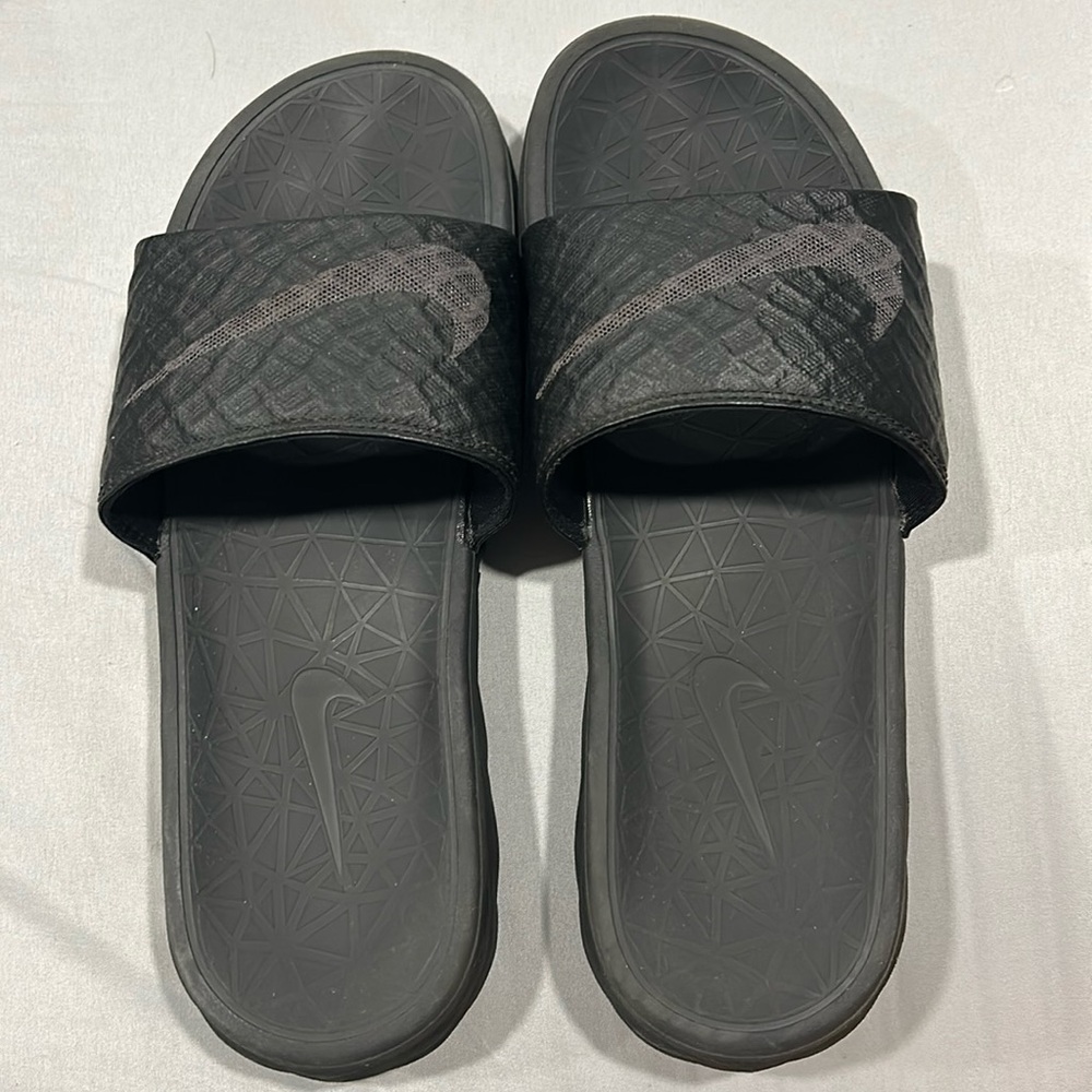 Nike Benassi Slides
